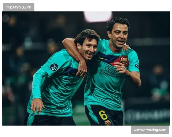 梅西现身诺坎普观看国家德比，与哈维包厢内交谈